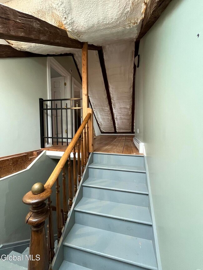 Foto del edificio - 715 Hudson Ave