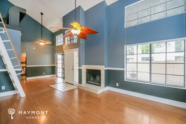 Building Photo - 2033 N Sunset Dr