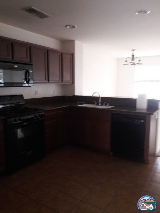 Foto del edificio - 642 Brewer Rd