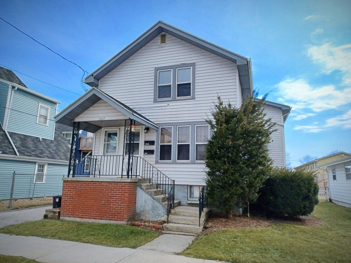 1805 20th St Duplex Apartment for Rent in Two Rivers, WI