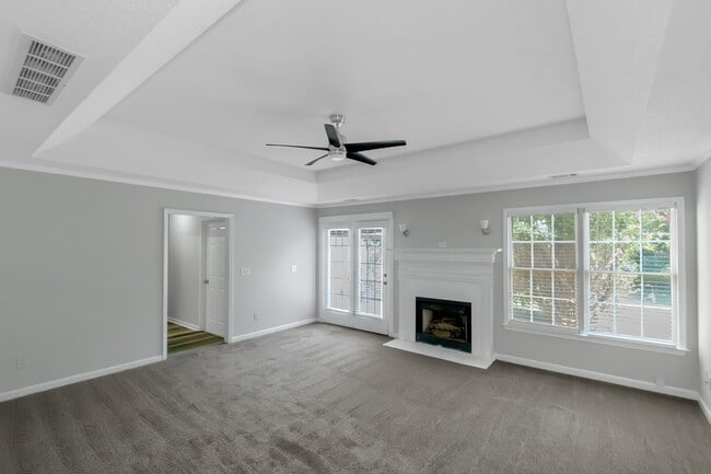 Building Photo - Don’t Miss This Beautiful 4BR/2BA Home wit...