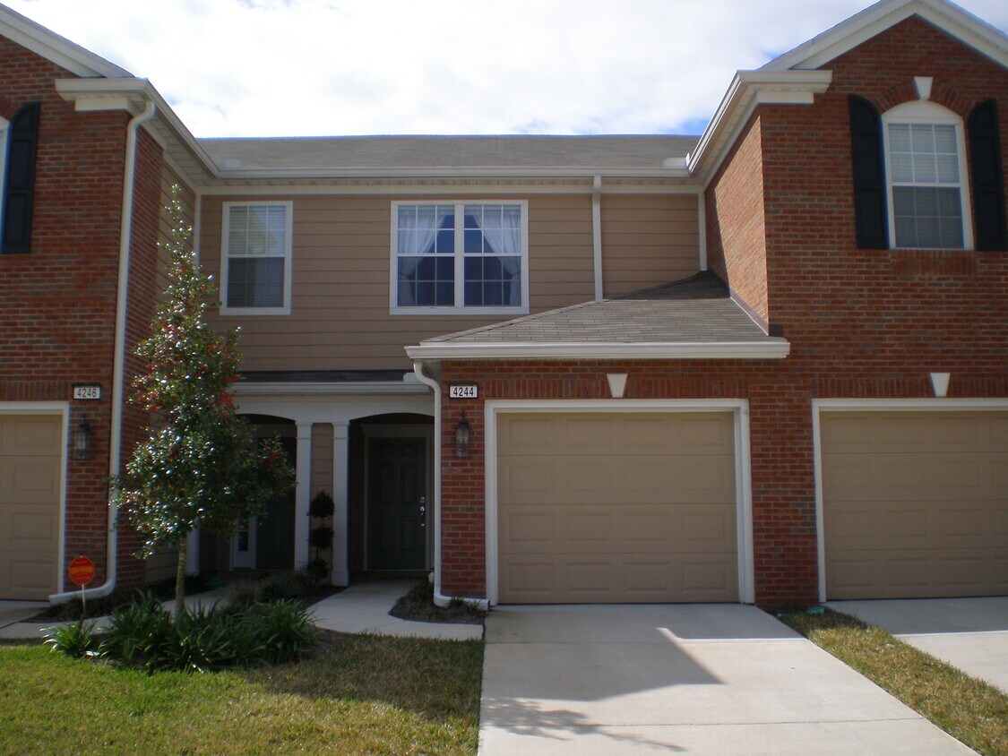 4244 Highwood Dr, Jacksonville, FL 32216 Townhome Rentals in