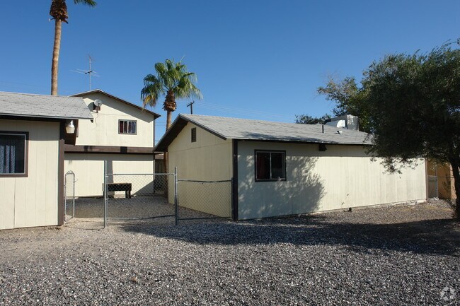 Building Photo - 2215 Stewart Ave
