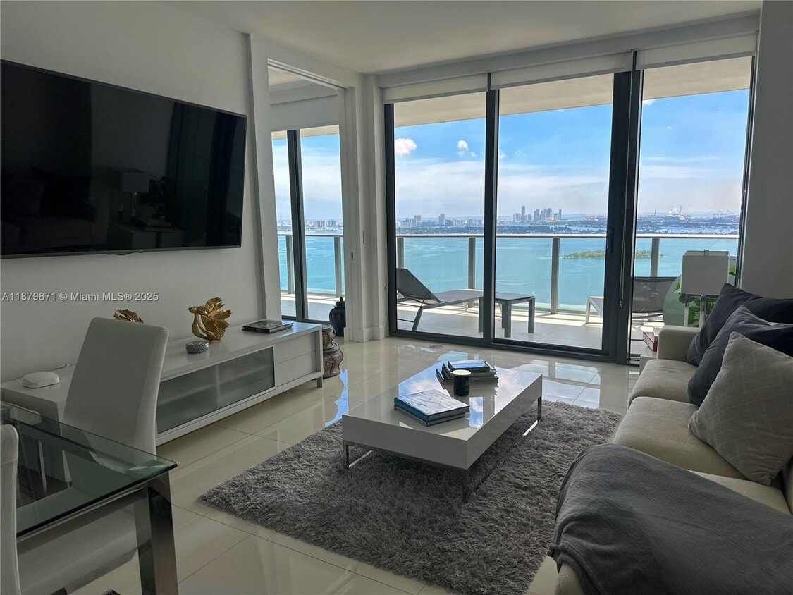 Foto principal - 650 NE 32nd St