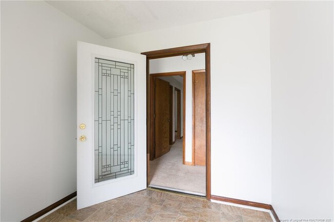 Building Photo - 6885 Kingsgate Dr