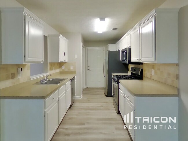 Foto del edificio - 203 Coldsprings Ct
