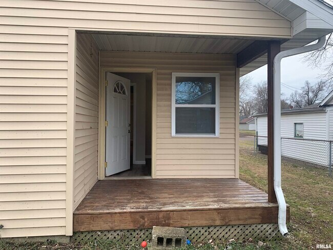 Foto del edificio - 803 E London Ave