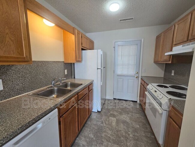 Foto del edificio - 308 Westbrook Ct