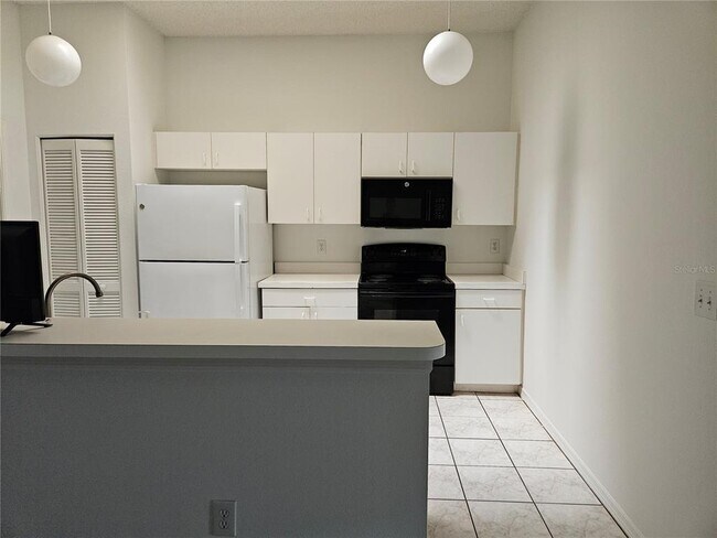 Building Photo - 2405 New Haven Cir