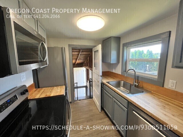 Foto del edificio - 3039 NW Oar-