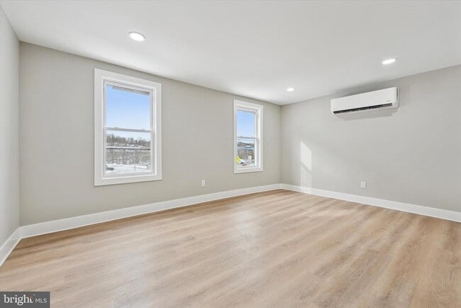 Building Photo - 417 W Elm St