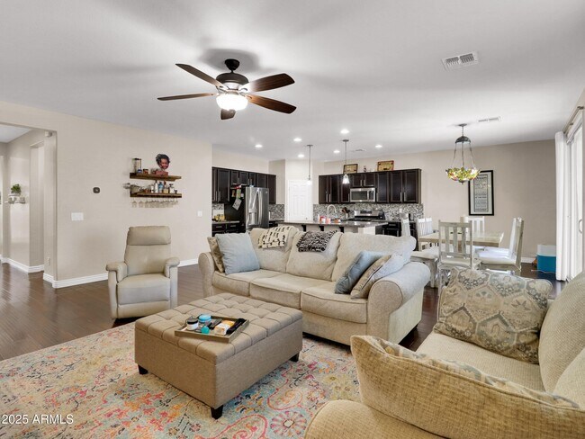 Foto del edificio - 1866 E Ravenswood Dr