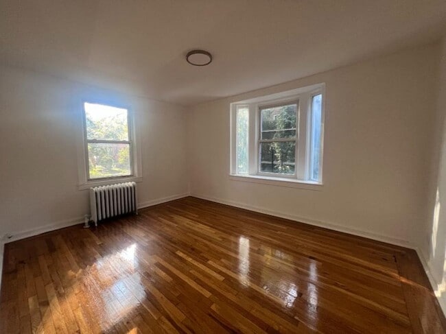 Building Photo - 1 bedroom in SUNNYSIDE NY 11104