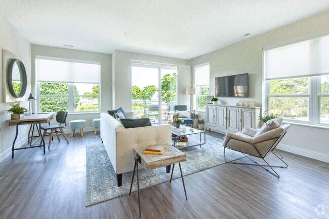 1BR, 1BA - 901SF - Lake Terrace Apartments