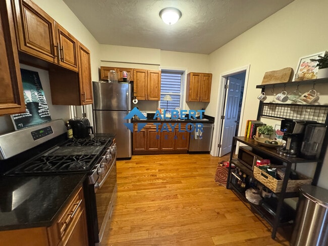 Building Photo - 58 Medford St