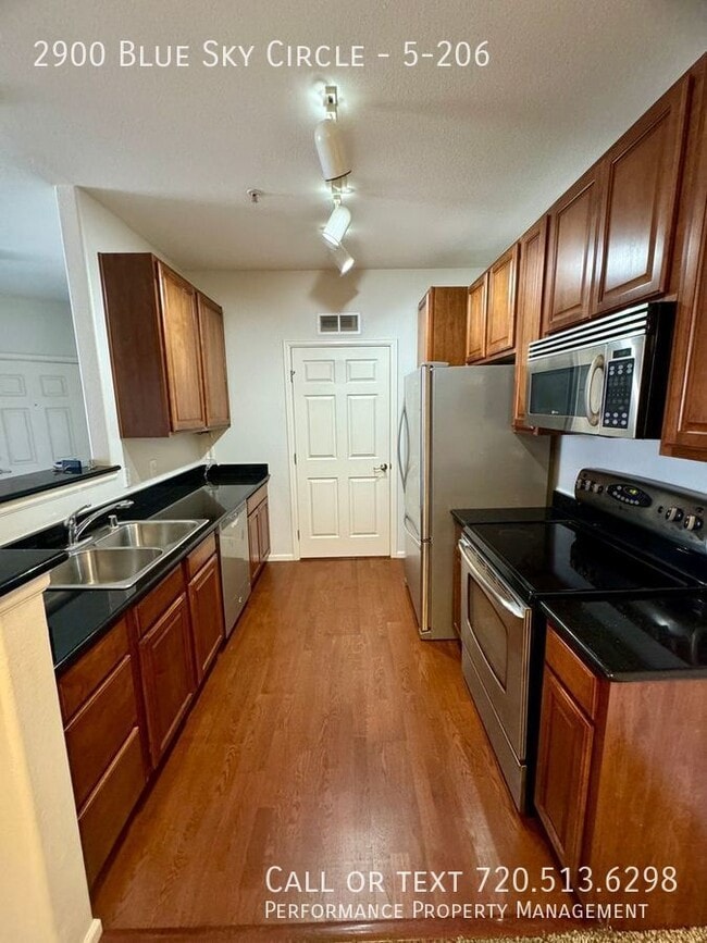 Foto del edificio - 2900 Blue Sky Cir