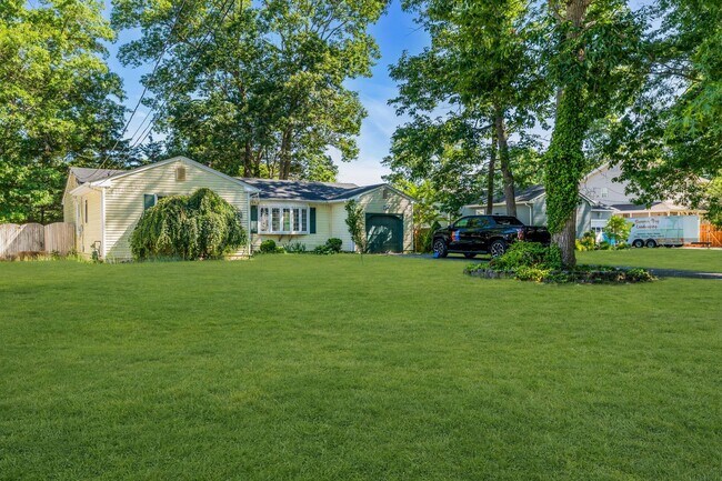 Foto del edificio - 2556 Woodland Rd