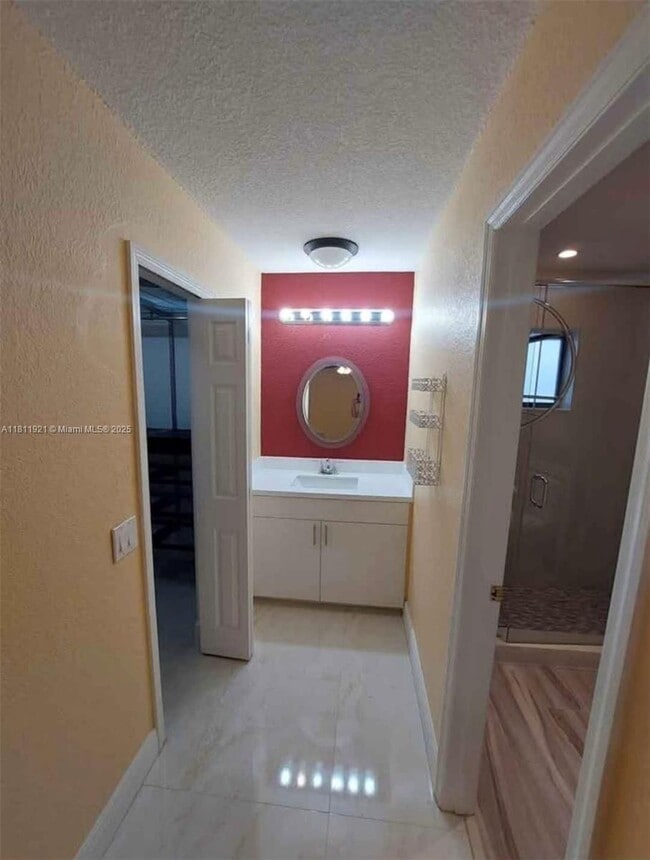Foto del edificio - 1050 SW 137th Ct