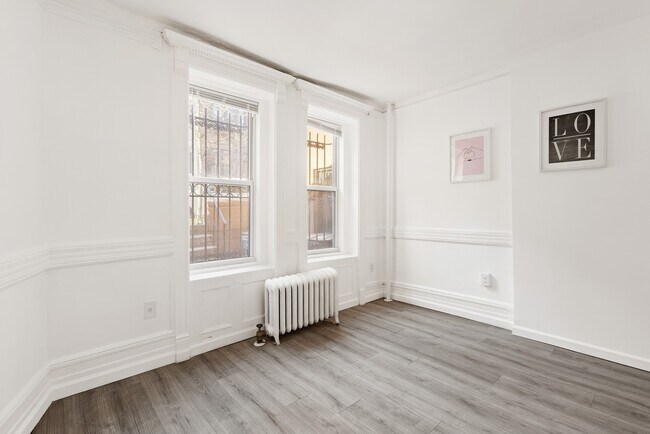 Foto del edificio - LARGE 1 BEDROOM PRIVATE DECK