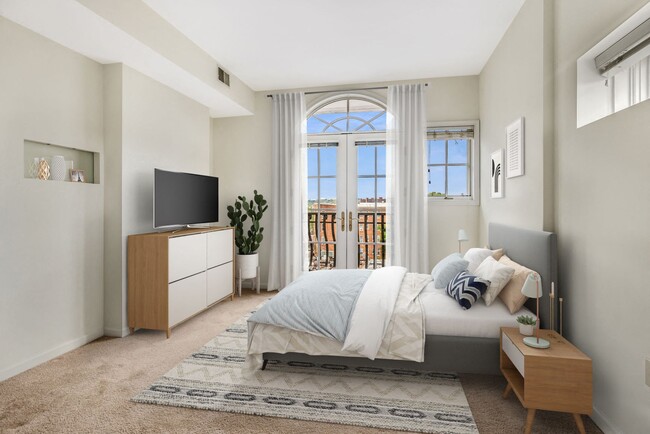 Bedroom with balcony (virtually staged) - Kalorama Park