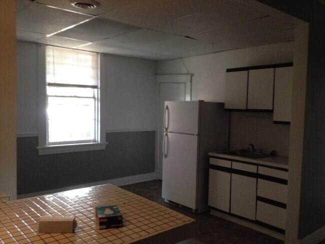 Building Photo - 121 S Stafford Ave