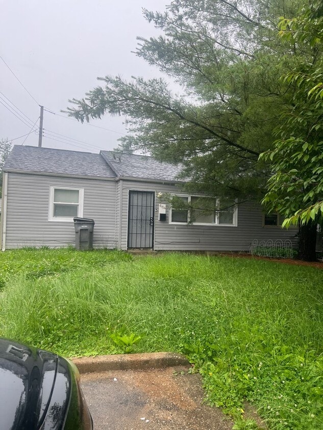 Primary Photo - 6154 Commodore Dr