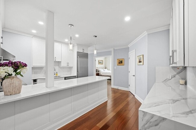 Building Photo - 65 E India Row