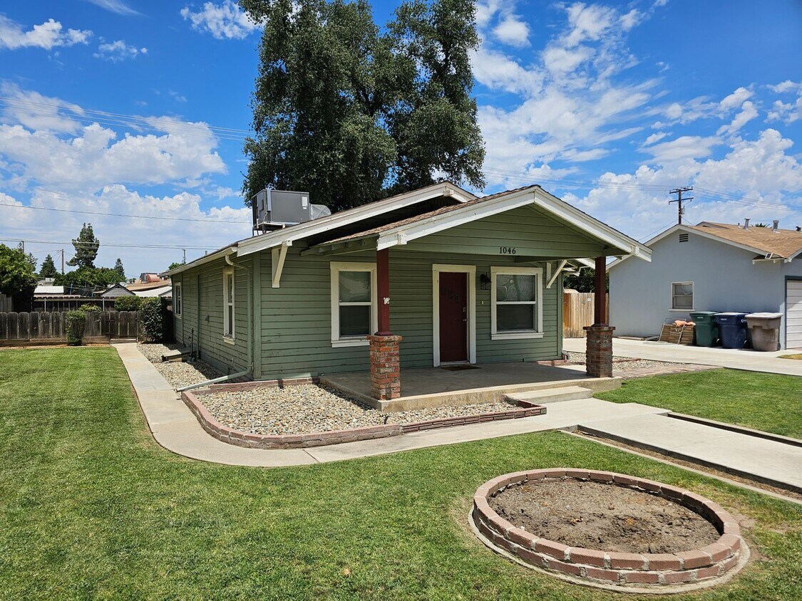 1046 E San Joaquin Ave, Tulare, CA 93274 House Rental in Tulare, CA