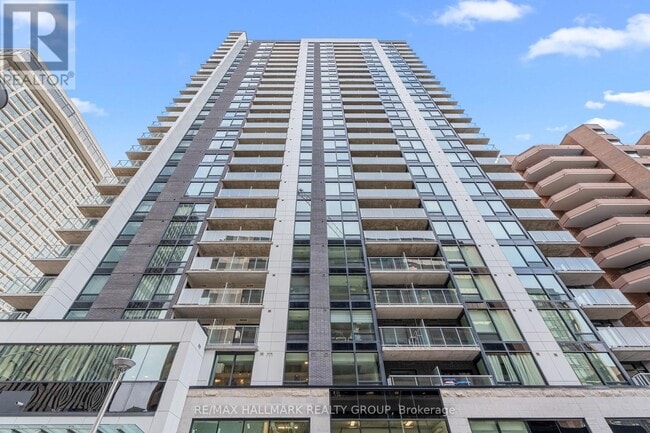 Building Photo - 340 Queen St