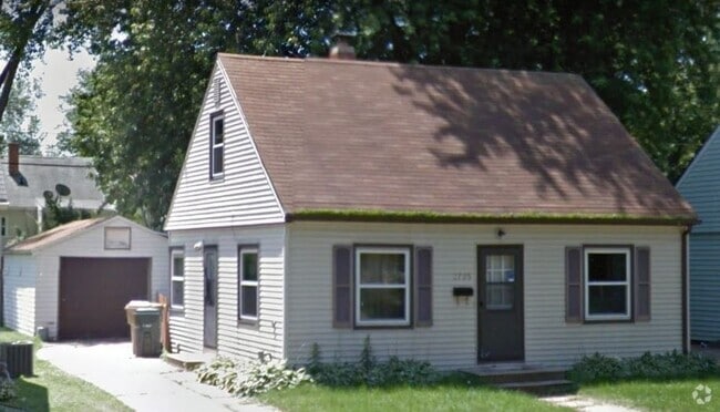 Building Photo - 2725 Myrtle St
