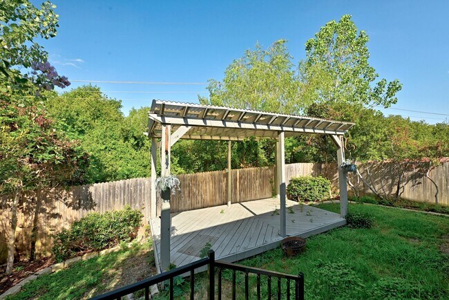 Foto del edificio - 14720 Peregrine Dr