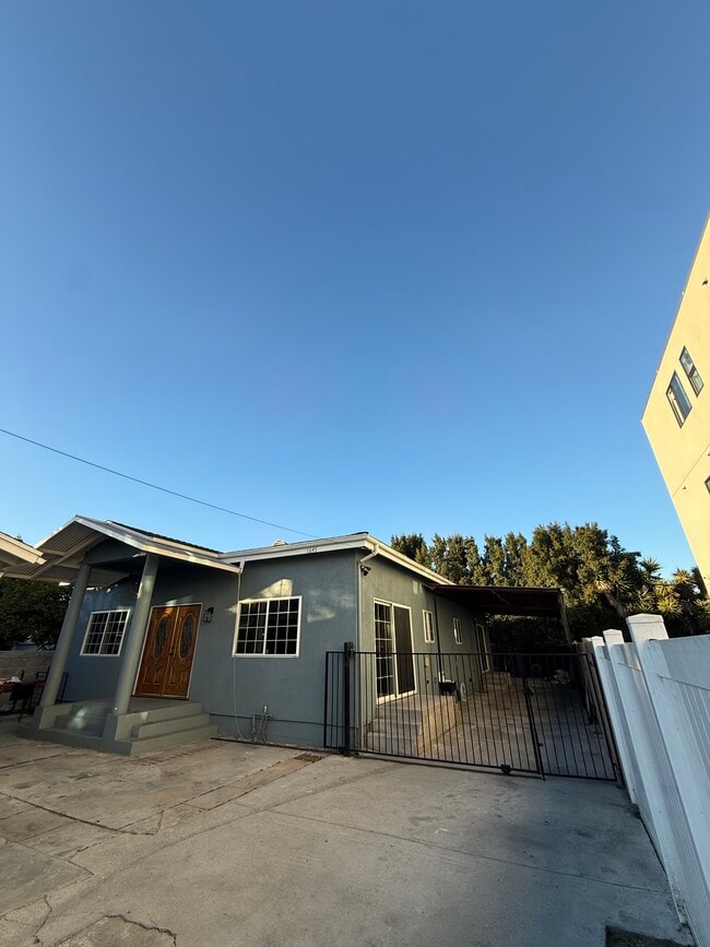 Foto del edificio - 1645 W 36th Pl