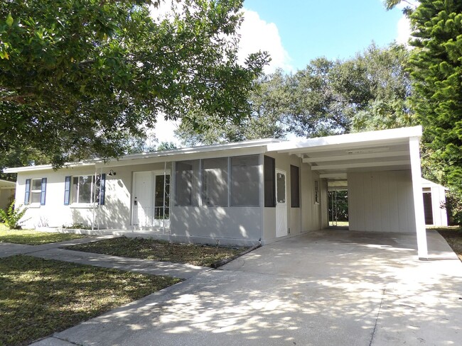 Foto del edificio - 3 Bedroom, 1 Bath, 1 car Carport