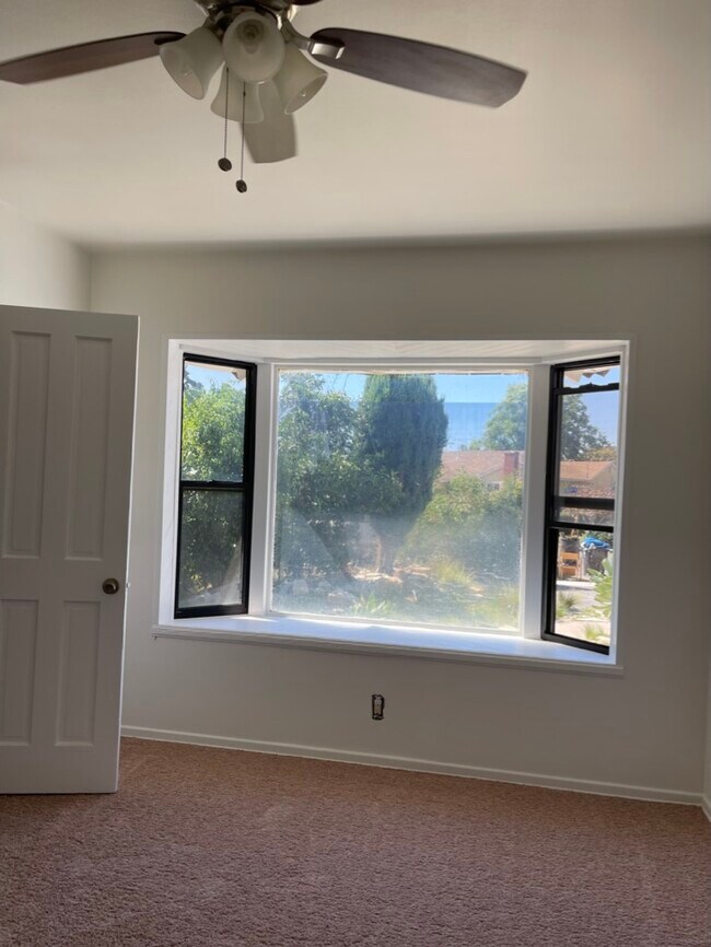 Iluminación brillante - 13215 Ottoman St