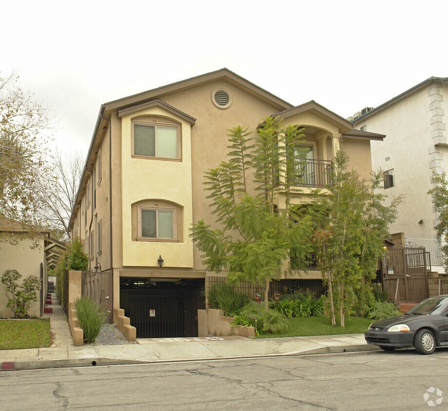 Foto del edificio - 233 E Elmwood Ave