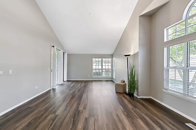 Foto del edificio - 371 Ashford Cir
