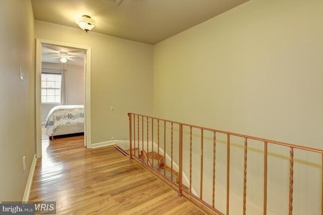 Building Photo - 3898 University Dr