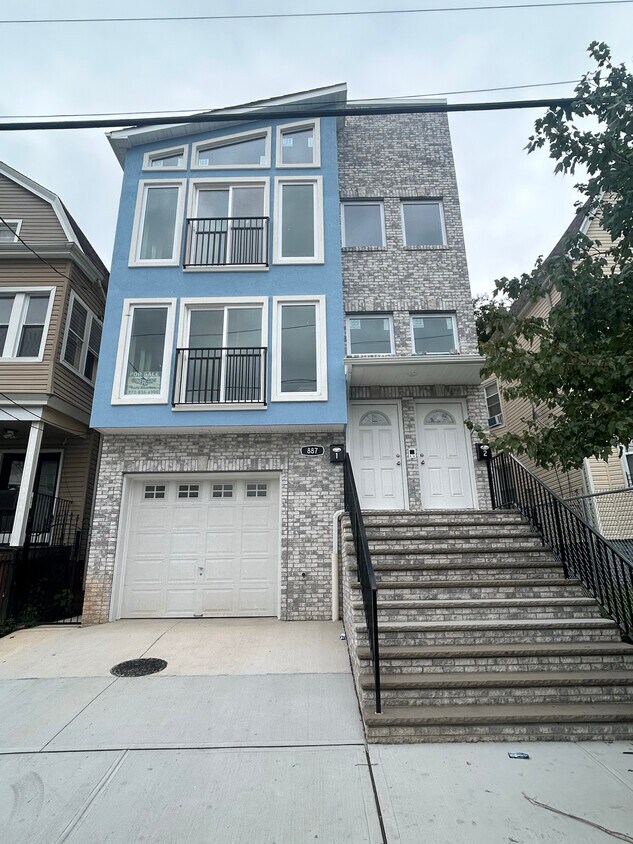 Primary Photo - 887 S 14th St