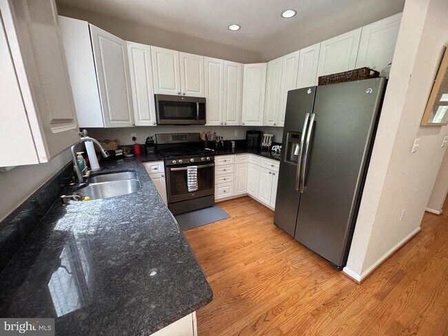 Foto del edificio - 1338 Park Garden Ln