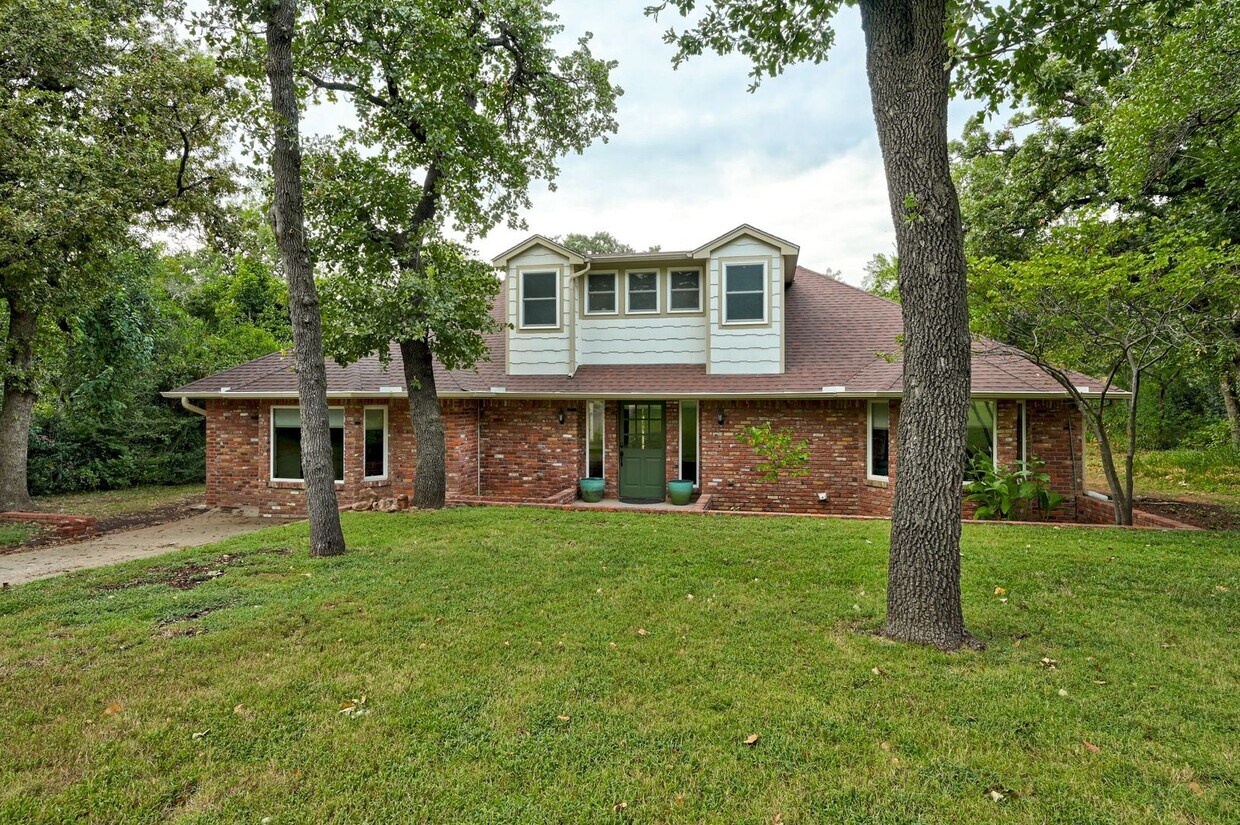 Primary Photo - Stunning 3-Bed, 3-Bath Home in the Heart o...