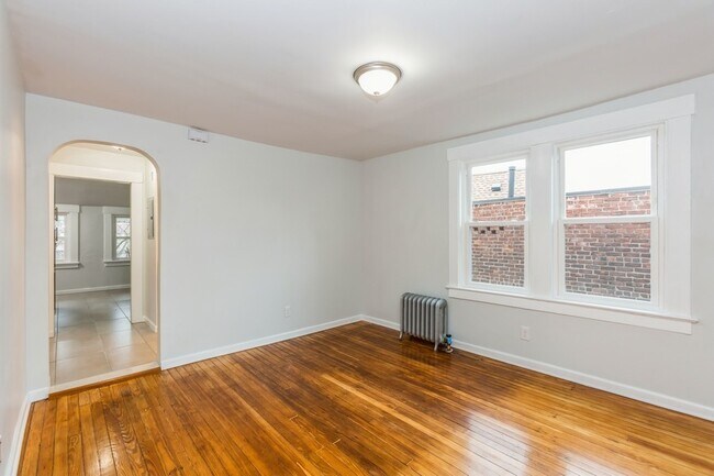 Building Photo - 305 Orange Rd
