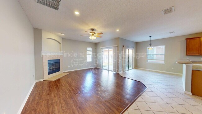 Foto del edificio - 14664 Falling Waters Dr