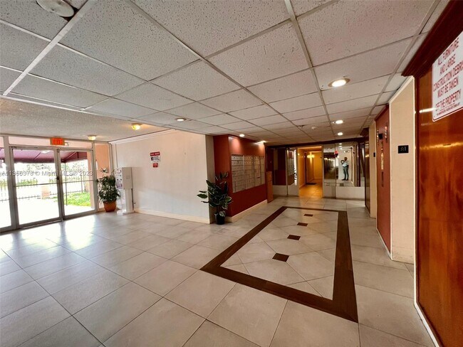 Foto del edificio - 16450 NW 2nd Ave