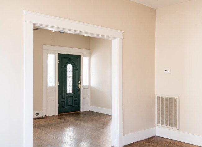 Building Photo - 411 E Burwell Ave
