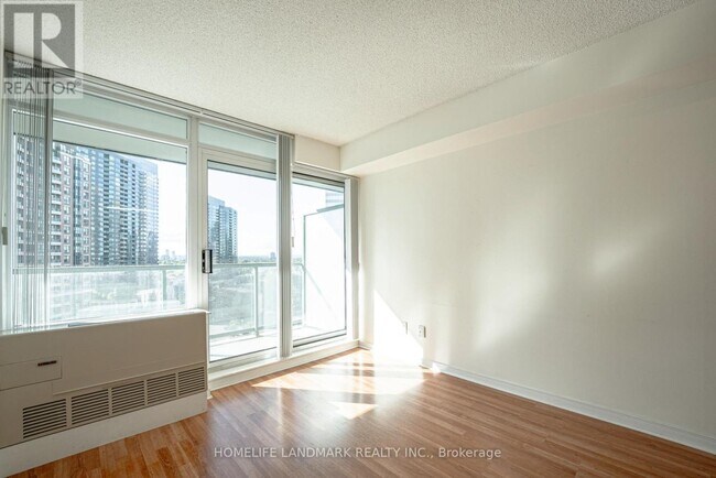 Photo du bâtiment - 5508-5508 Yonge St