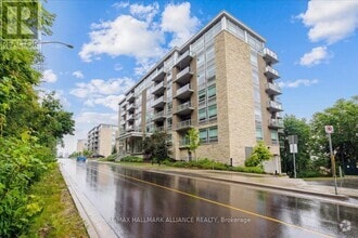 Building Photo - 479-479 Charlton Ave E