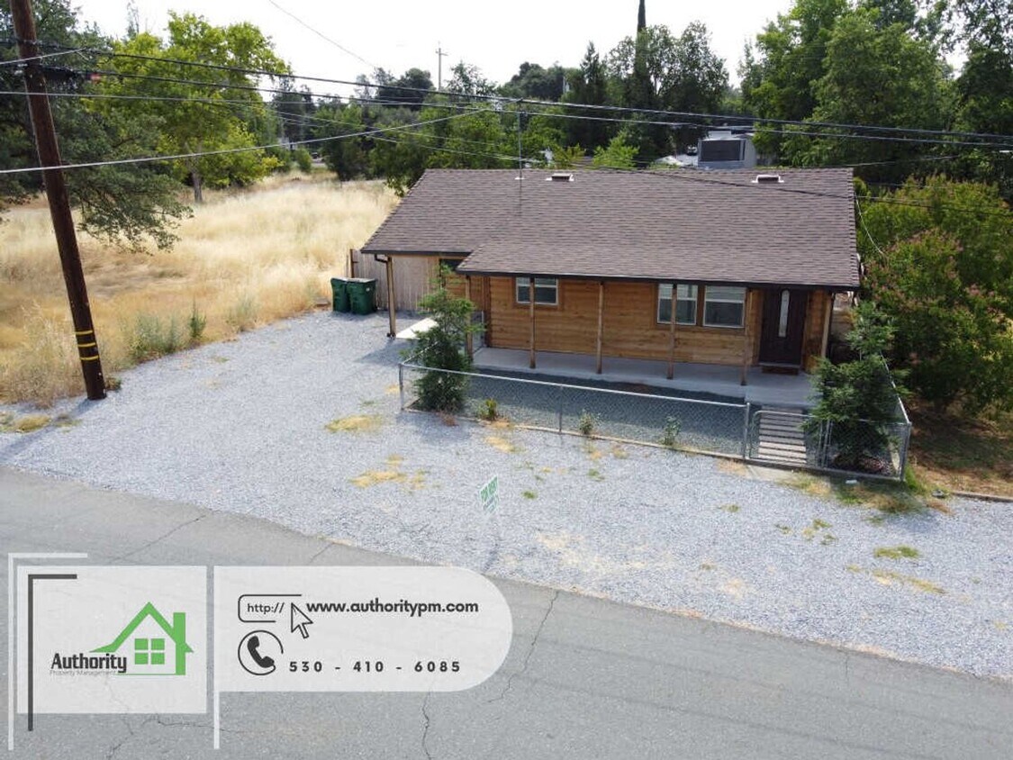 Primary Photo - 1941 Shasta St. Beautiful home, Recently R...