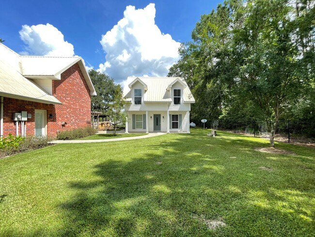Foto del edificio - 24879 Blood River Rd