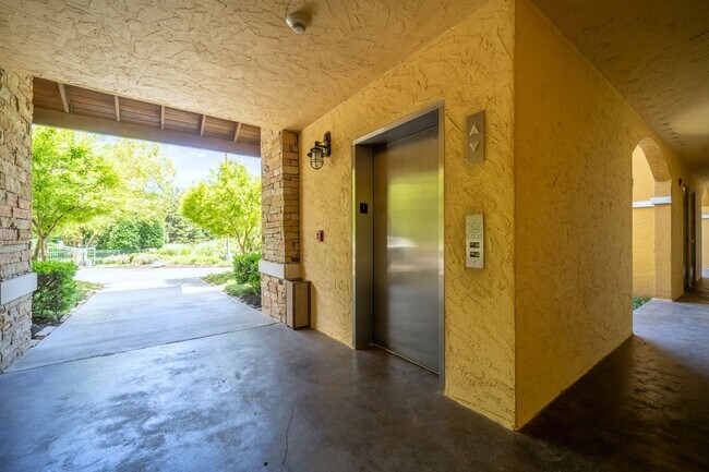 Building Photo - Harbor Crest condo for rent