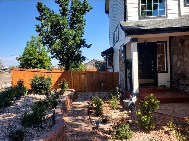 ENTRADA AL SÓTANO CON SALIDA AL EXTERIOR - 3223 E 102nd Ave